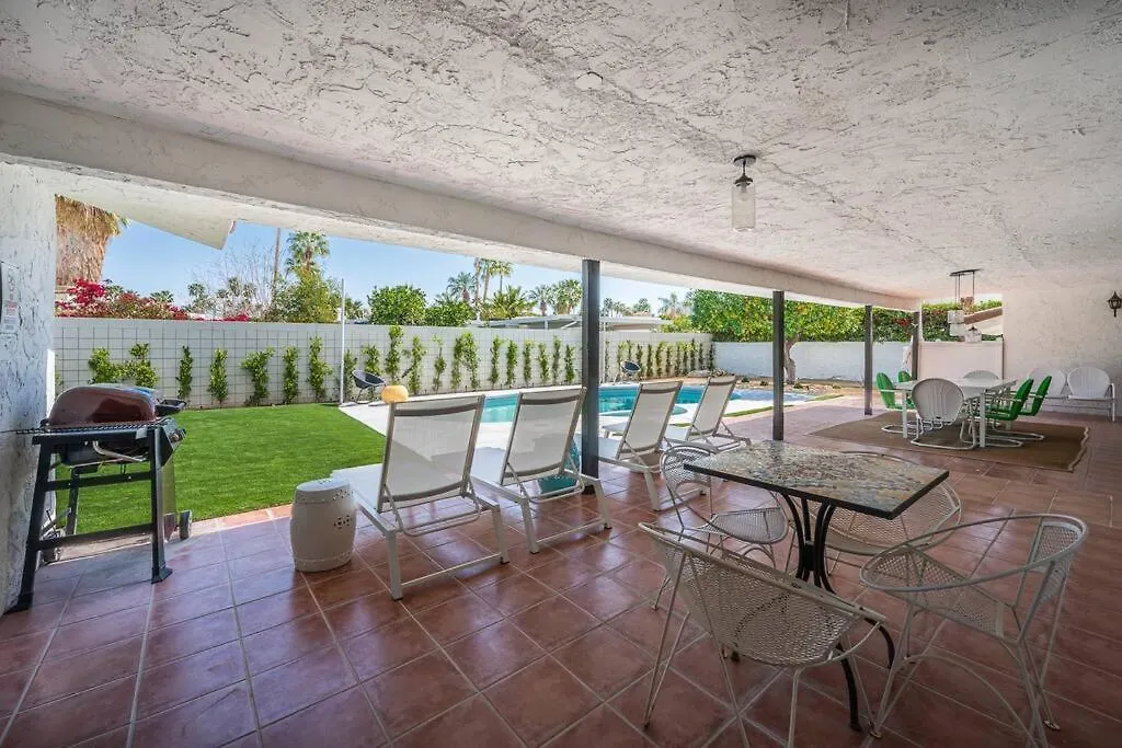Mountain View Mid-Century Villa Palm Springs USA