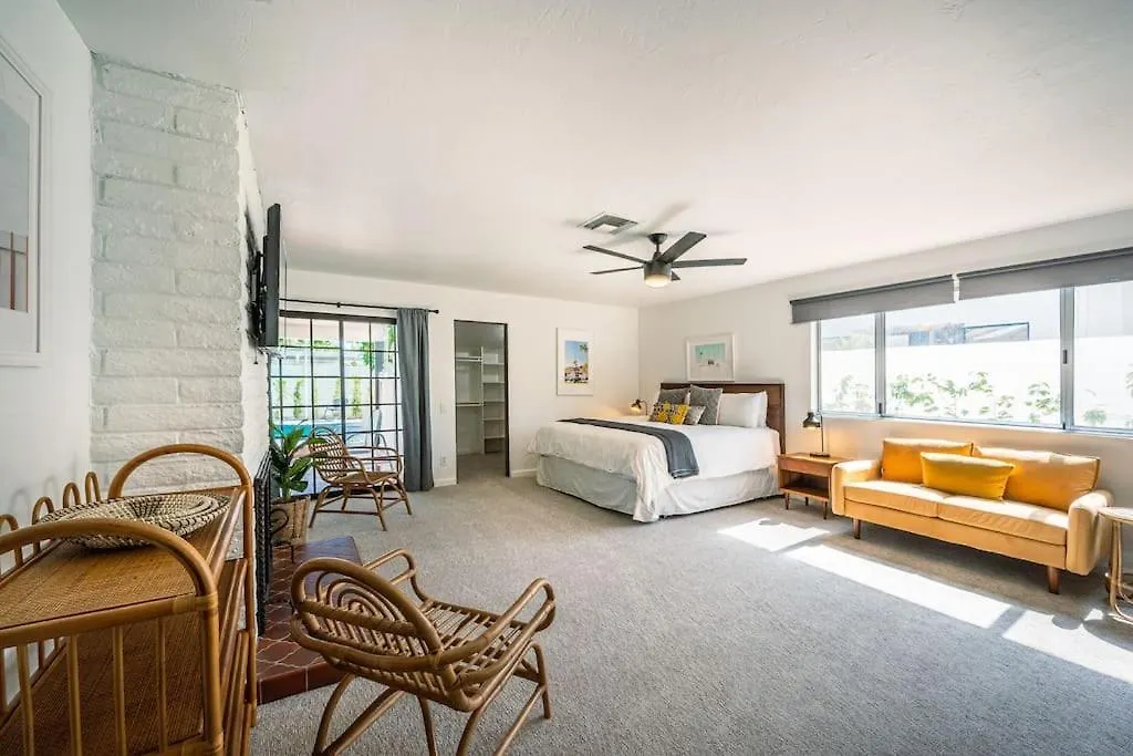 Mountain View Mid-Century Villa Palm Springs