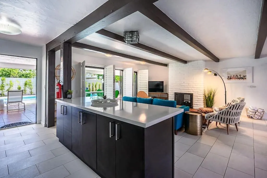 Mountain View Mid-Century Villa Palm Springs